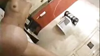 دو میٹھی ہم جنس پرست pussies حرکت cunnilingus کے ساتھ ٹرپل سیکس ویڈیو مذاق ہے