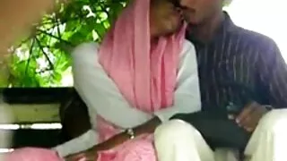 اس شخص نے ساتھی کو ایک orgasm دیا ، اس کی میز پر بلی میں ، فل سیکسی فلم اتارنا fucking